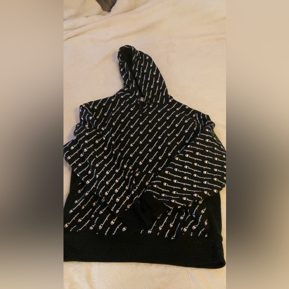 Oversized black champion hoodie :)